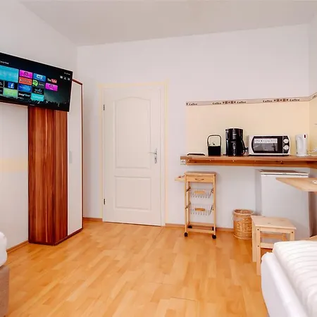 Monteurwohnung Fuer 6 Personen - Highspeed Wifi & Kostenlose Parkplaetze Vendégház Markkleeberg