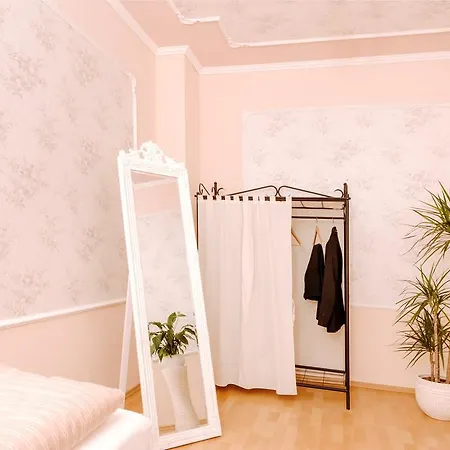 Monteurwohnung Fuer 6 Personen - Highspeed Wifi & Kostenlose Parkplaetze Vendégház