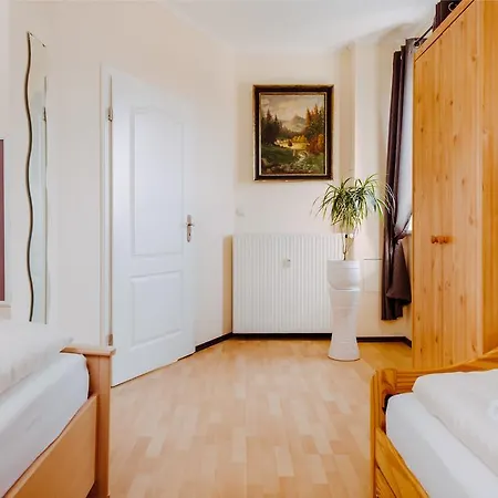 Monteurwohnung Fuer 6 Personen - Highspeed Wifi & Kostenlose Parkplaetze 3*