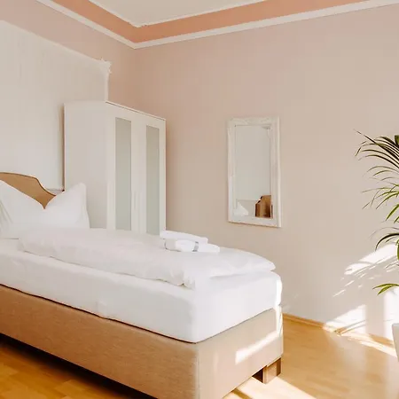 Monteurwohnung Fuer 6 Personen - Highspeed Wifi & Kostenlose Parkplaetze