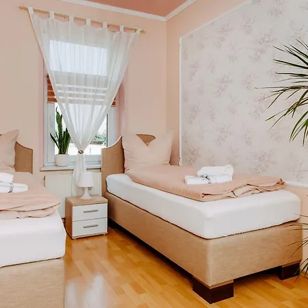 Gasthof Monteurwohnung Fuer 6 Personen - Highspeed Wifi & Kostenlose Parkplaetze 3*