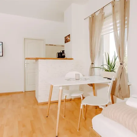 Monteurwohnung Fuer 6 Personen - Highspeed Wifi & Kostenlose Parkplaetze Vendégház 3*