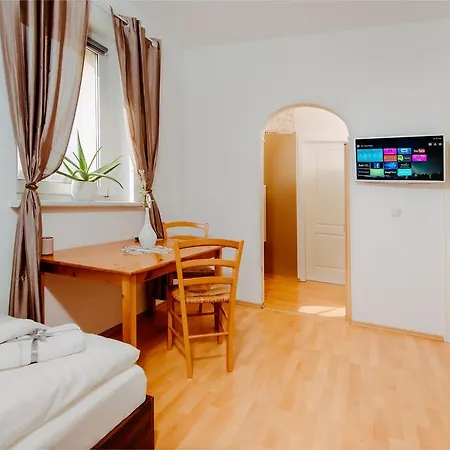 Monteurwohnung Fuer 6 Personen - Highspeed Wifi & Kostenlose Parkplaetze Vendégház