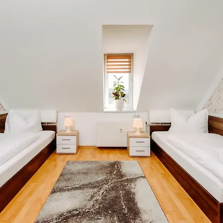 Monteurwohnung Fuer 6 Personen - Highspeed Wifi & Kostenlose Parkplaetze 3*